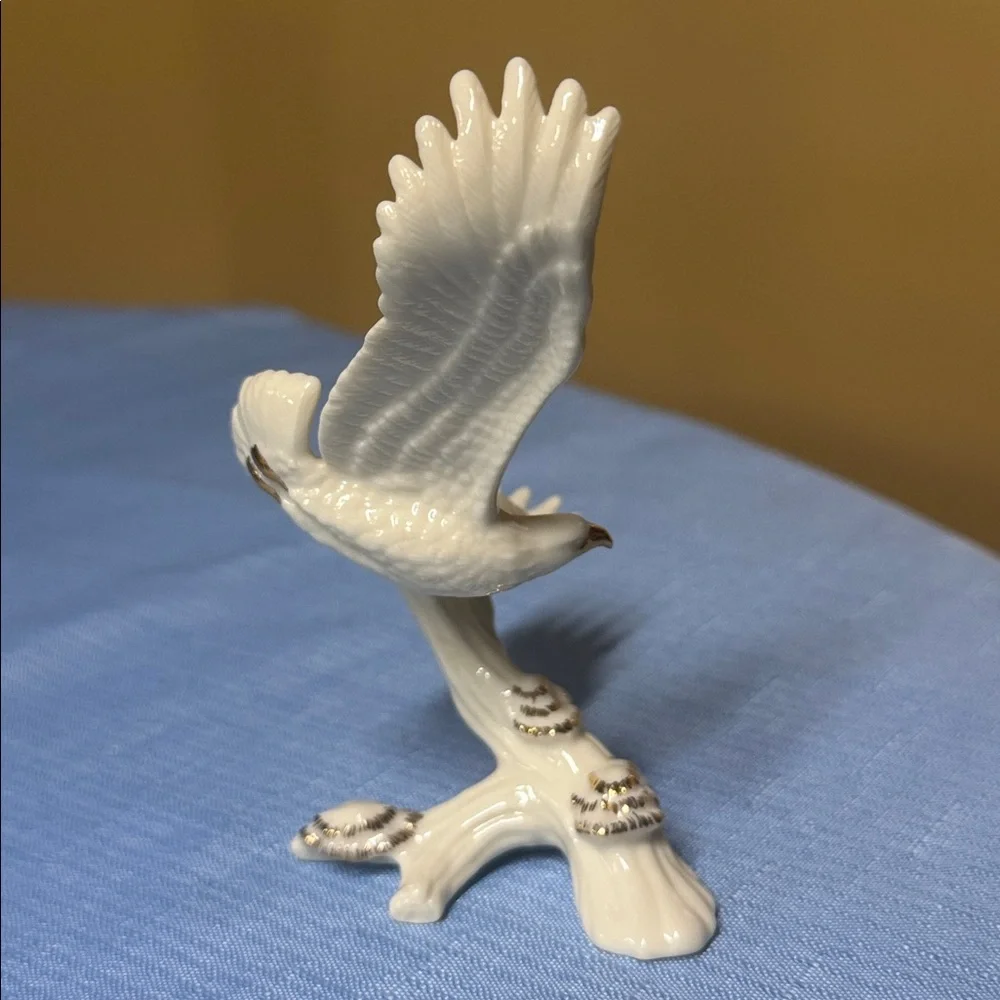 Lenox Precious Freedom American Eagle Ivory w/ Gold Trim Figurine 5.25” tall
